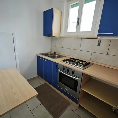 Διαμέρισμα R04/a - Trilocale In Centro Con Posto Auto *